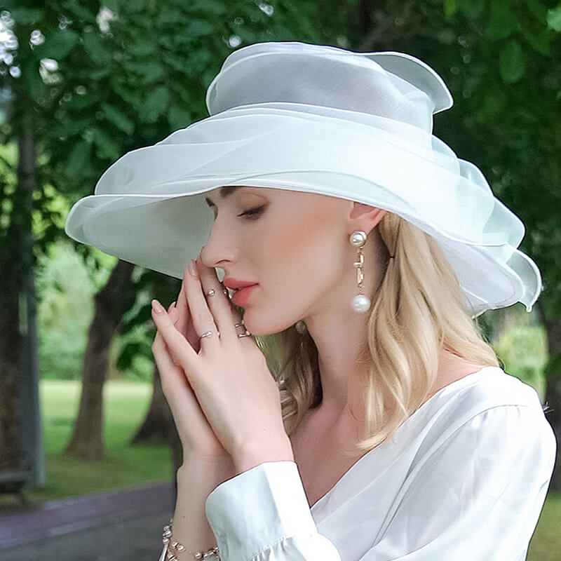 Model Side View Wearing White Gradient Mesh-Look Summer Hat