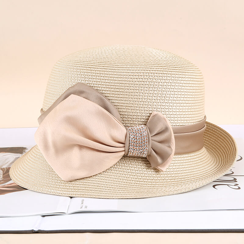Elegant PP straw braid hat in off-white, travel-friendly design