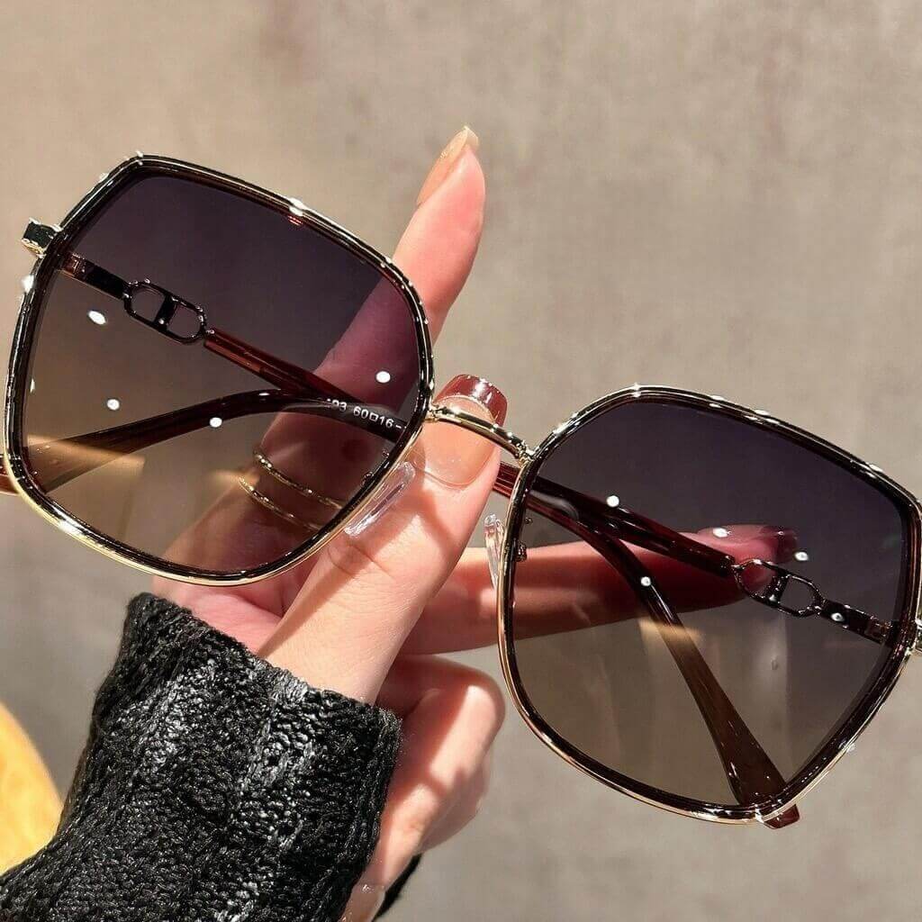 WAAMII Luxe Oversized Polarized Geometric Sunglasses 18503 18988