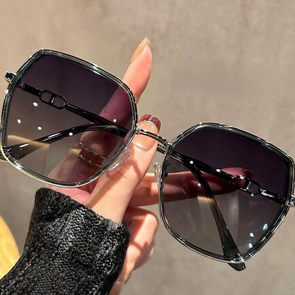 WAAMII Luxe Oversized Polarized Geometric Sunglasses 18503 18988