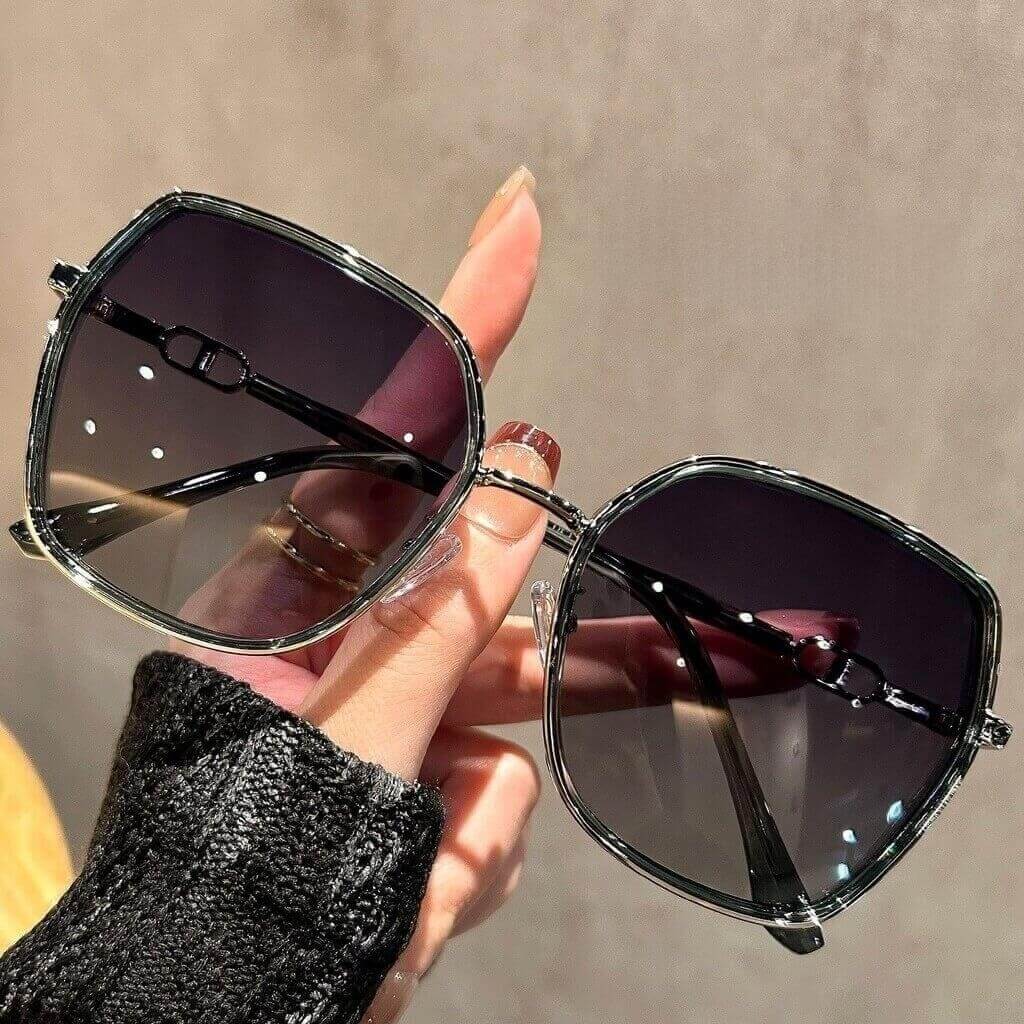 WAAMII Luxe Oversized Polarized Geometric Sunglasses 18503 18988