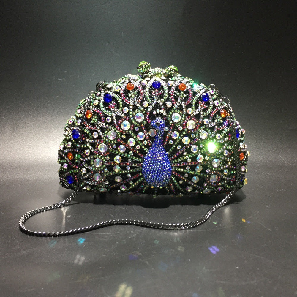 Luxuriöse Clutch mit Strasssteinen und Pfauenmotiv